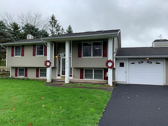 2nd image of 1717 Apple Hollow Ln