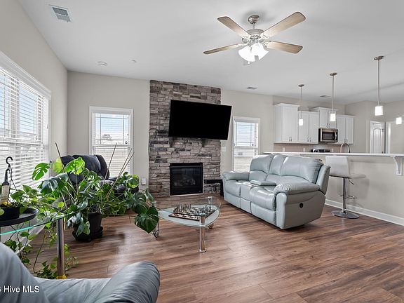 4th image of 105 Riviera Court