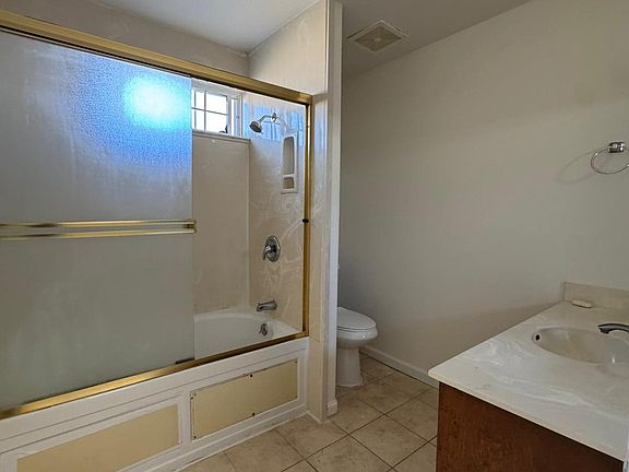 3rd image of 27715 Cliffwood Ave