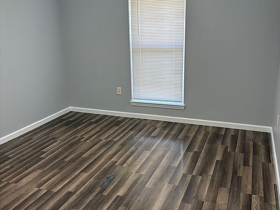 4th image of 10043 Santa Monica Ave
