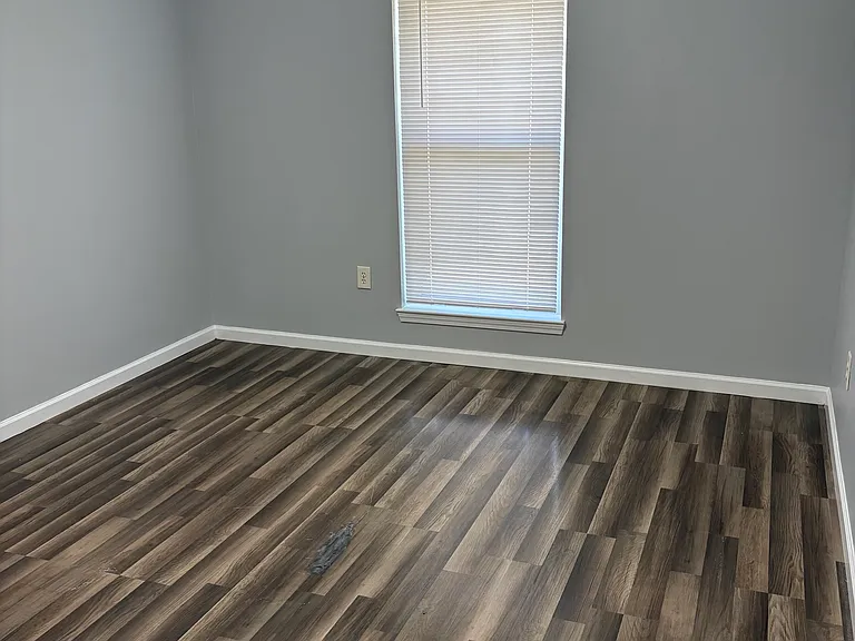 10043 Santa Monica Ave — Photo 4