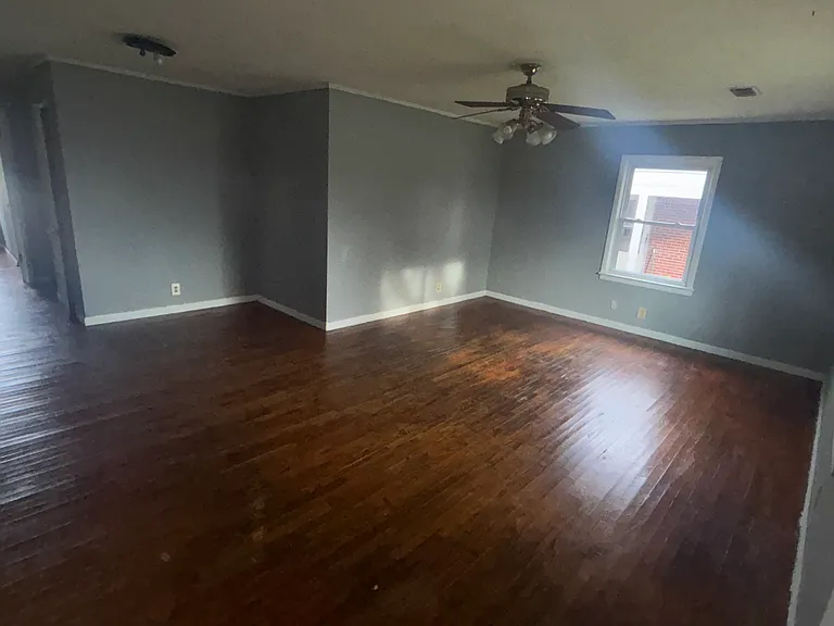 205 Warren St — Photo 3