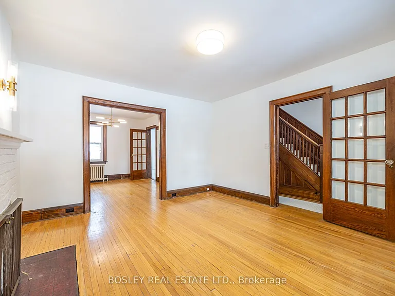 88 Manor Rd E — Photo 8