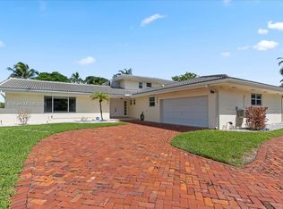 1961 NE 188th St, Miami, FL 33179