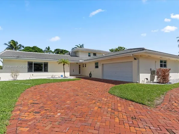 1961 NE 188th St, Miami, FL 33179