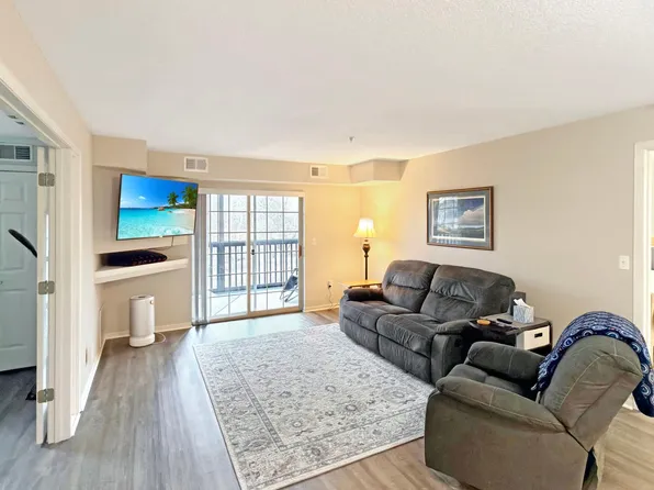 1350 Douglas Dr N APT 110, Golden Valley, MN 55422