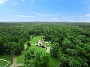 108 Lindbergh Rd, Hopewell, NJ 08525