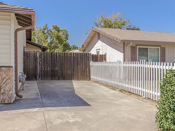 3rd image of 3944 Lutheran Cir