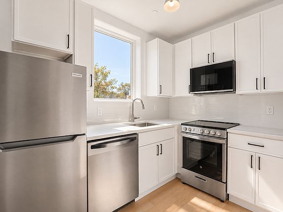 4th image of 1413 Hancock St #2F