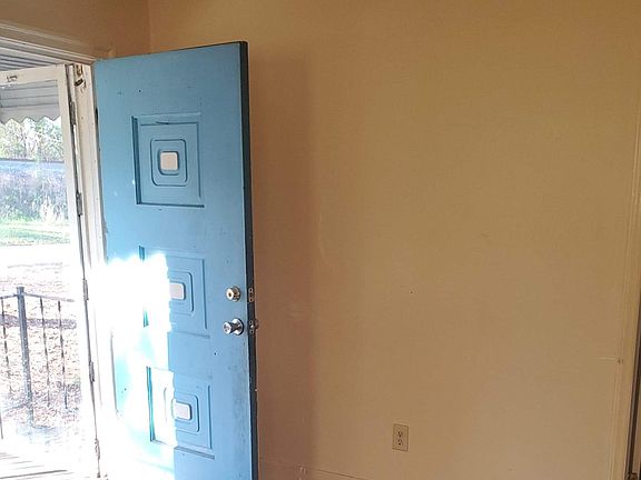 2nd image of 1160 College Ave