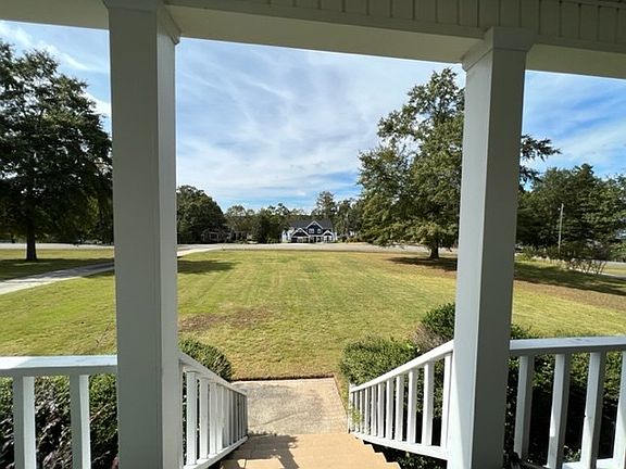 3rd image of 192 W Lakeview Dr NE