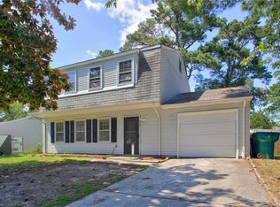 945 Red Oak Cir, Newport News, VA 23608