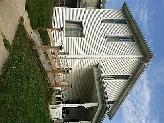 2nd image of 128 E Smithfield St