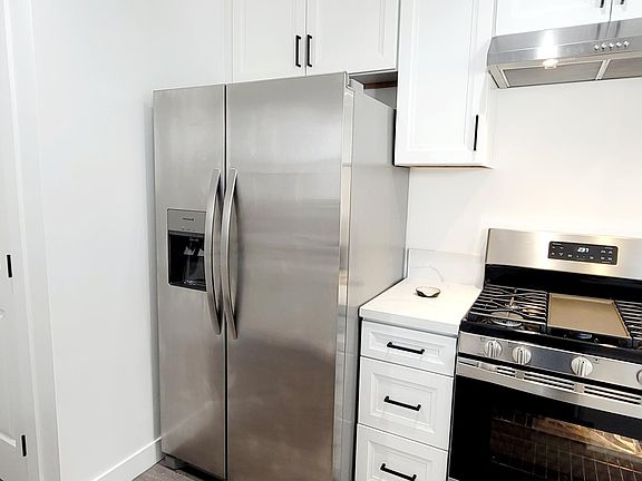 4th image of 2949 Kalmia St