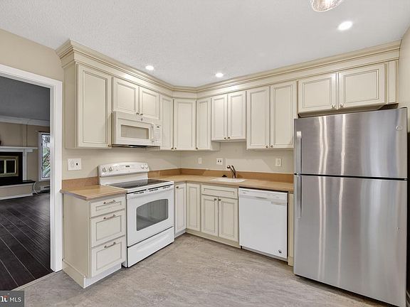 5th image of 115 Ashton Way #115