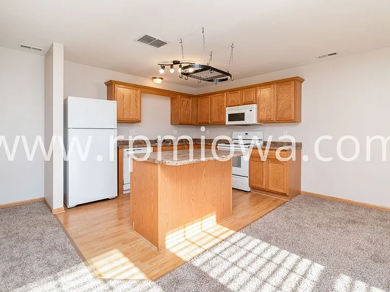 3181 SW Sharmin Ln — Photo 2