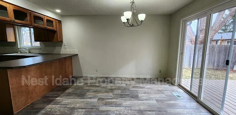 1377 E Wright St — Photo 3