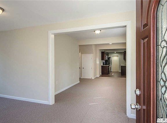 4th image of 17 Linden St