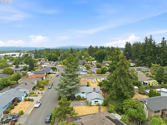 5th image of 17610 NE Multnomah Dr