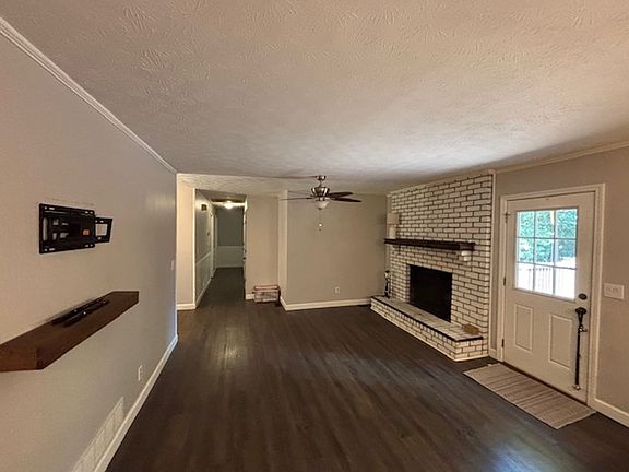 4th image of 1015 Castlewood Dr