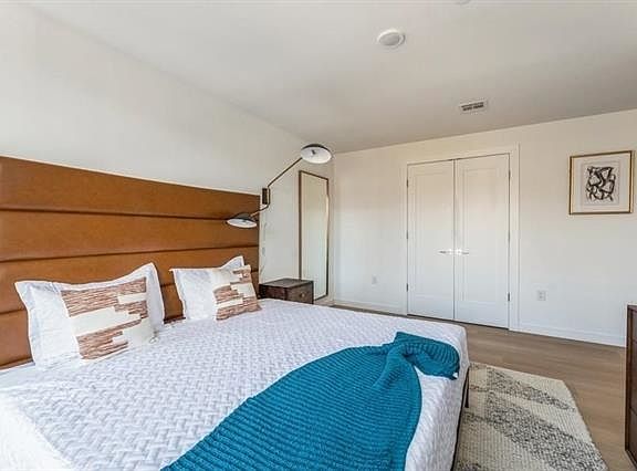 2nd image of 407 Jackson St #505
