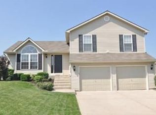 8706 N Paris Ave, Kansas City, MO 64153