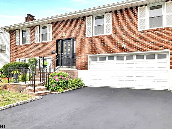 4th image of 2687 Hawthorne Ave