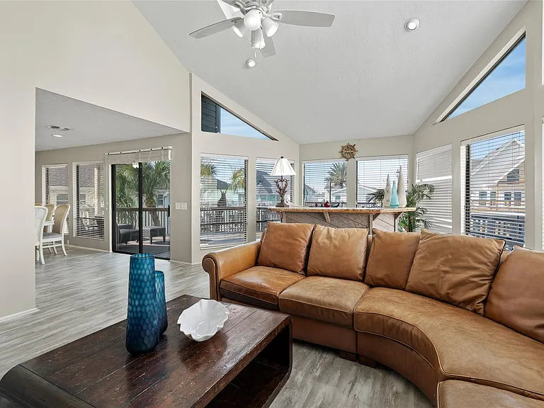 21812 Frio Dr — Photo 12