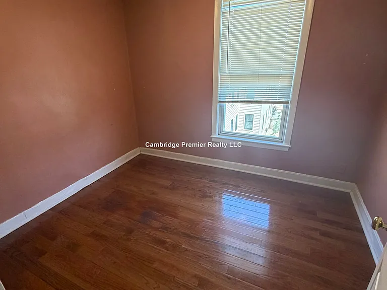 85R Glen St — Photo 6
