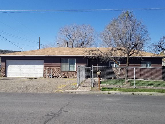 2nd image of 899 NW Locust St