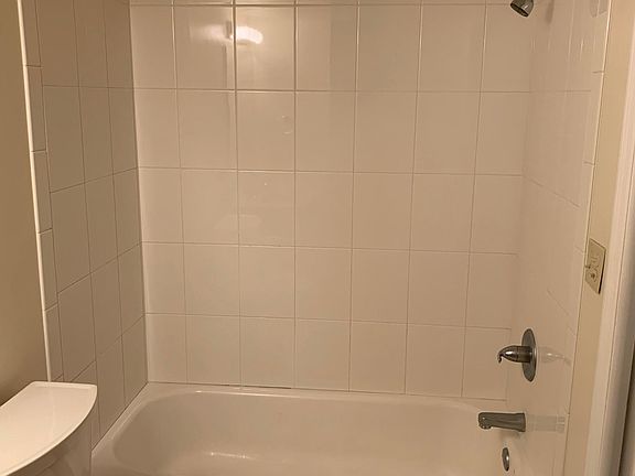 5th image of 1049 Goodrich Ave APT B