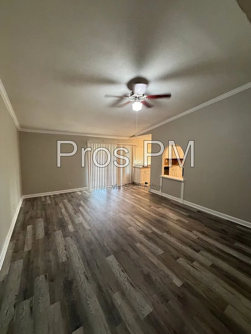3 bed, 2.0 bath, 1446 sqft, $2,299 — Photo 4