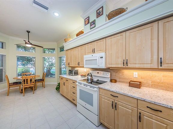 4th image of 4015 Silk Oak Ln