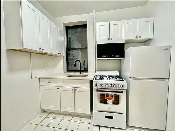 2nd image of 638 E 14th St APT 5