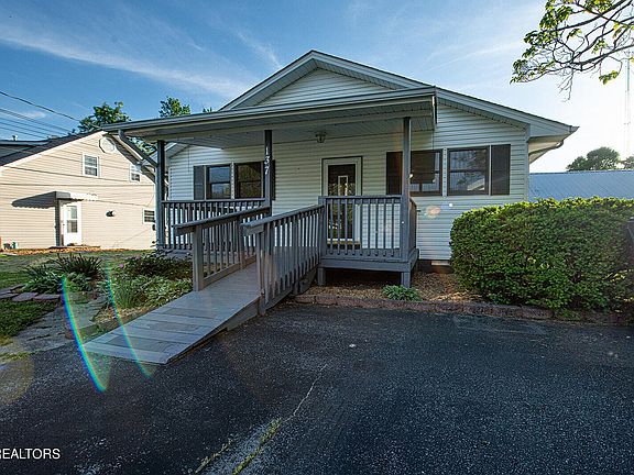 3rd image of 137 Yvonne Ave