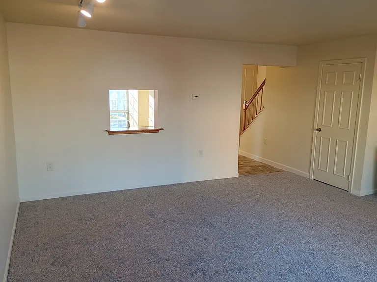 402 Terry Ct — Photo 6
