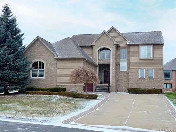 59779 Glacier Spring Dr S, Washington Twp, MI 48094