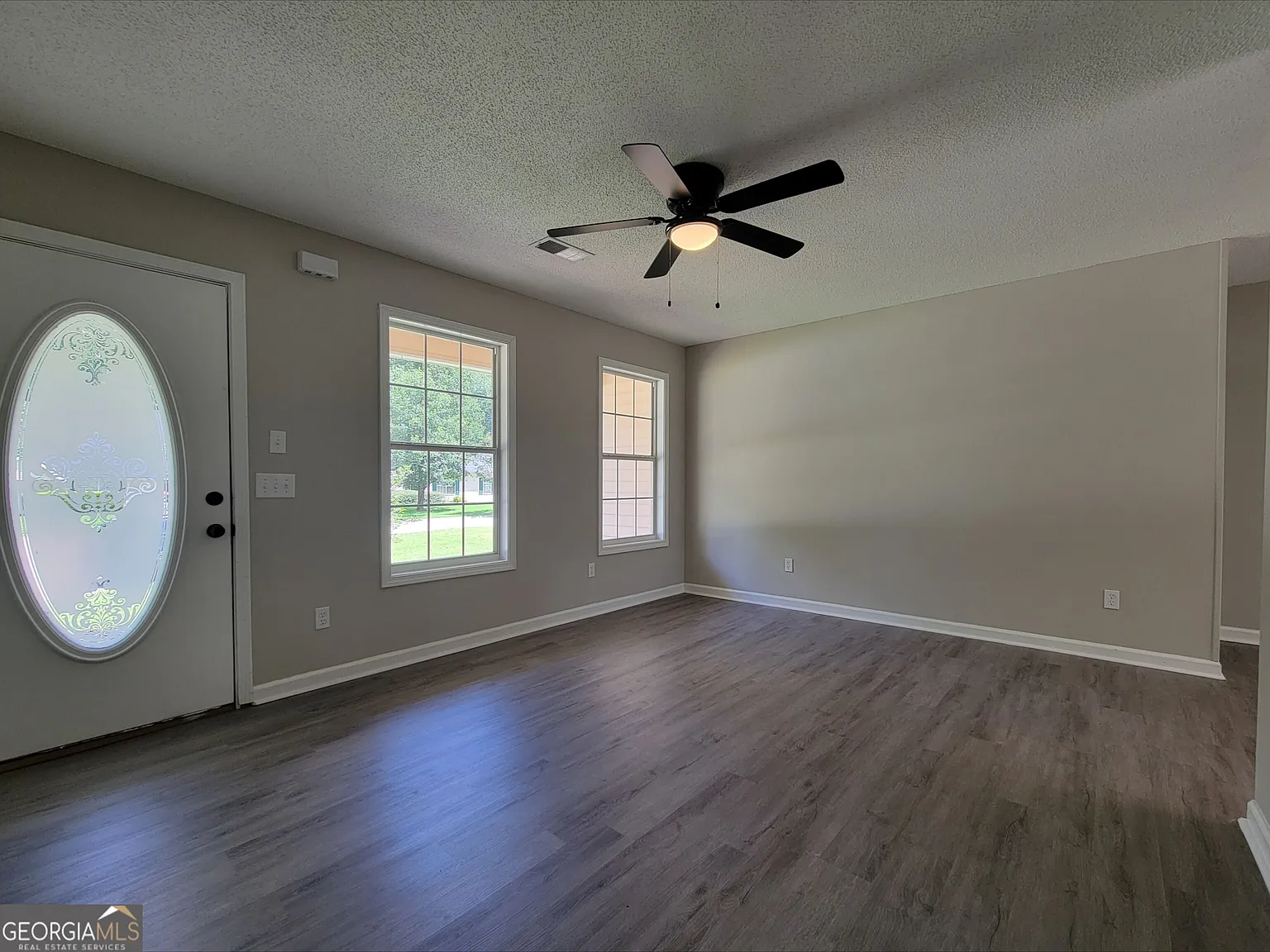 3 bed, 2.0 bath, 1152 sqft, $1,850 — Photo 3
