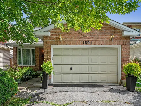1691 Hunters Run Dr, Ottawa, ON K1C 6Z4