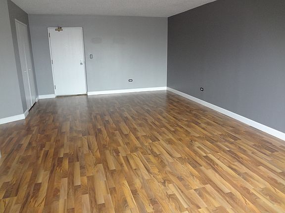 4th image of 1700 Wedgewood Dr APT 414