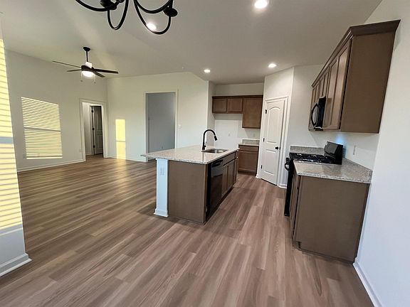 3rd image of 135 Headland Dr
