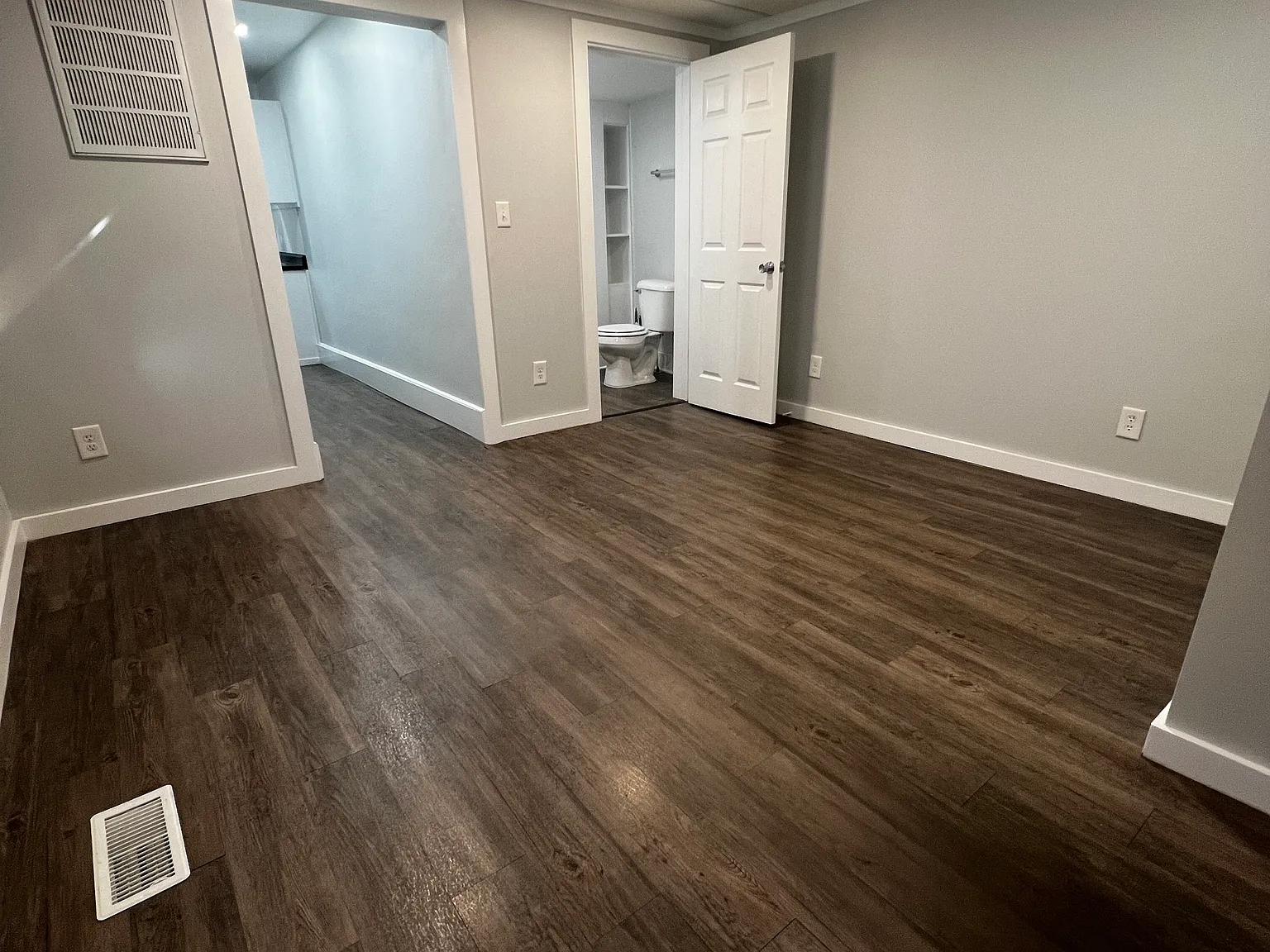 1023 N Bell St — Photo 3