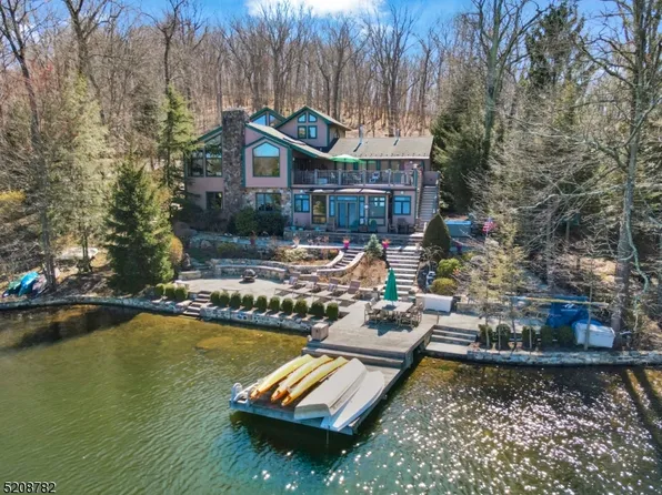 178 Sleepy Hollow Rd, Bloomingdale Boro, NJ 07403