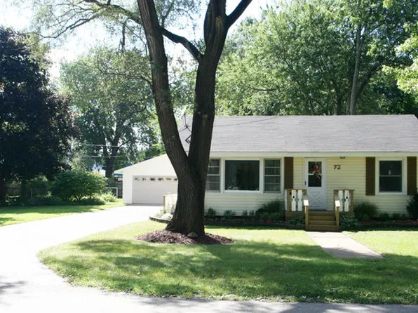 72 Woodbine Dr, Crystal Lake, IL 60014