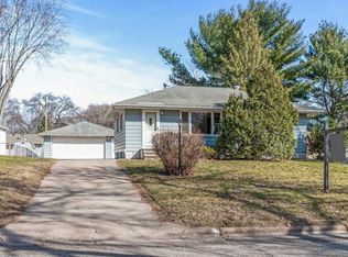 261 Gresham Ave N, Oakdale, MN 55128