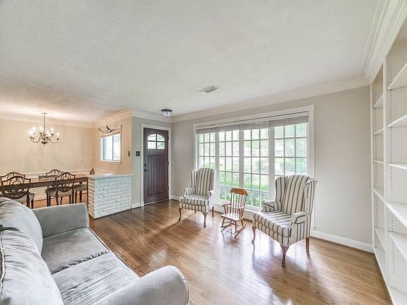 3rd image of 10 Laurenhurst Ct