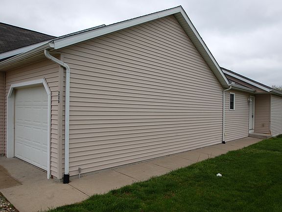 2nd image of 206 Tanglewood Dr