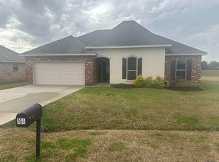 104 Therease Dr, Vacherie, LA 70090