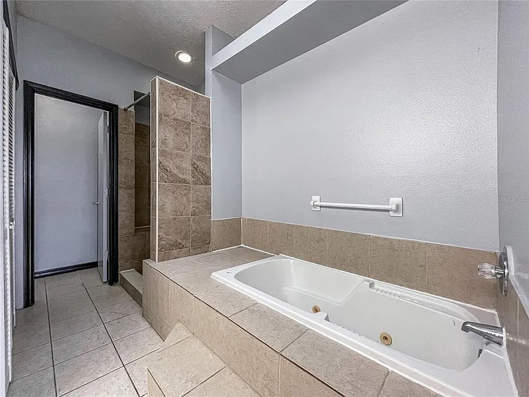 402 Orchid Dr #MAIN — Photo 11