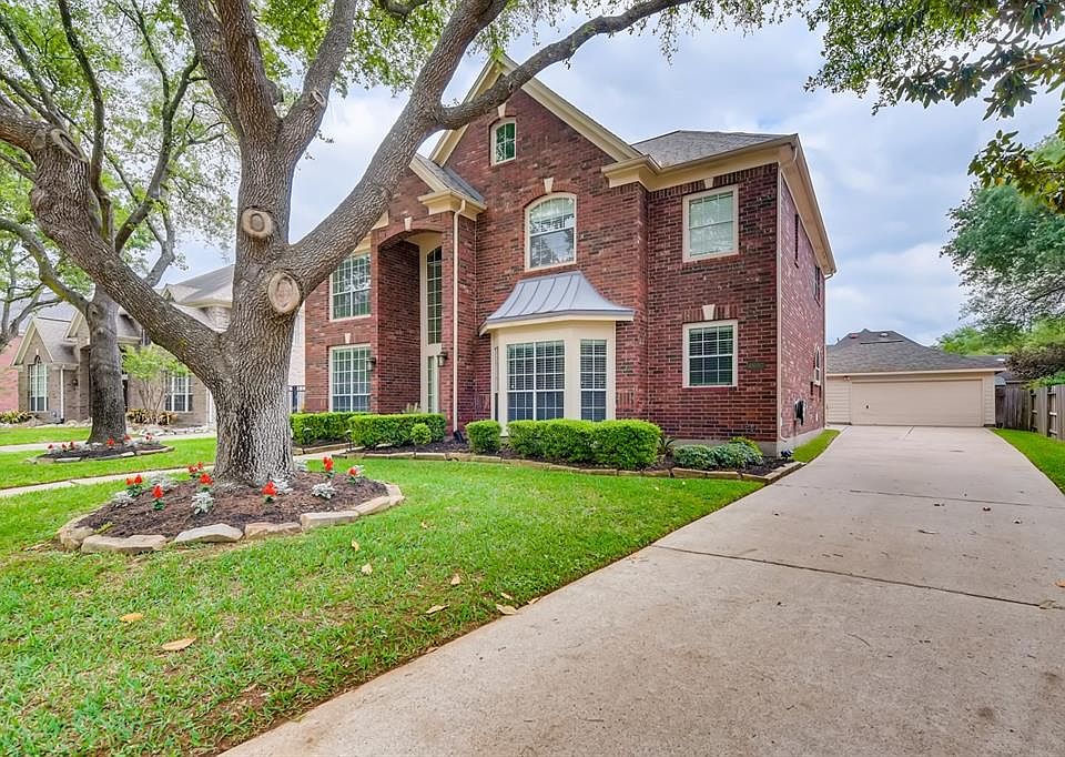 Beautiful 2 story home in highly desirable Wortham Estates! Mature trees welcome, you to this home that has outstanding curb appeal! Home has been updated, and is move in ready!
